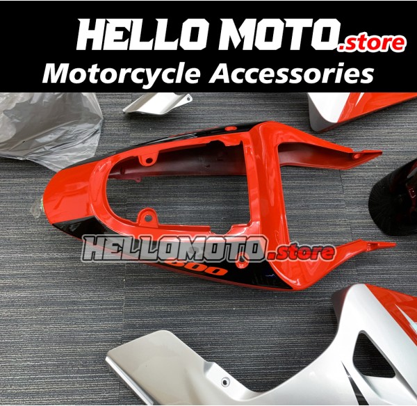 Suzuki GSX-R 600 2001-2003 / GSX-R 750 2000-2003 Fairing P/N 2B5 Suzuki GSX-R 600 2001-2003 / GSX-R 750 2000-2003 Fairing P/N 2B5